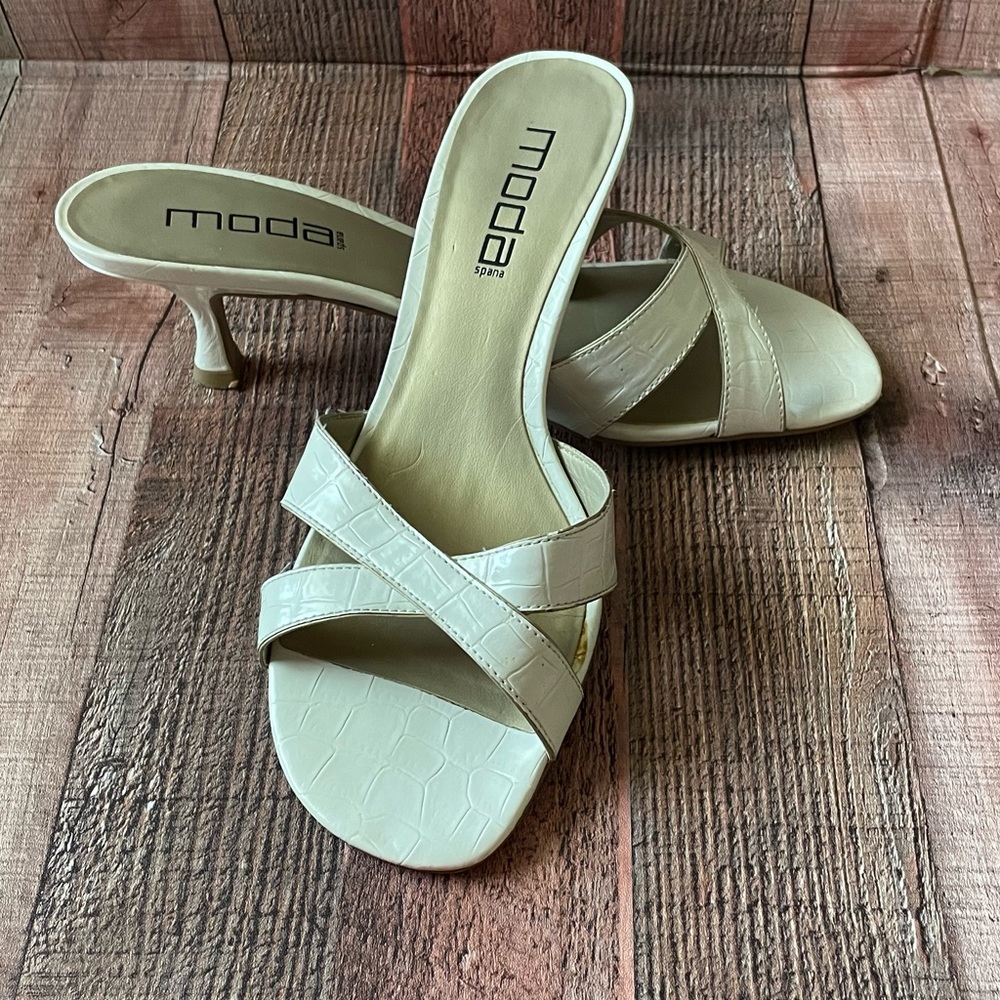 Womens Size 10 White Alligator Print Moda Pumps!